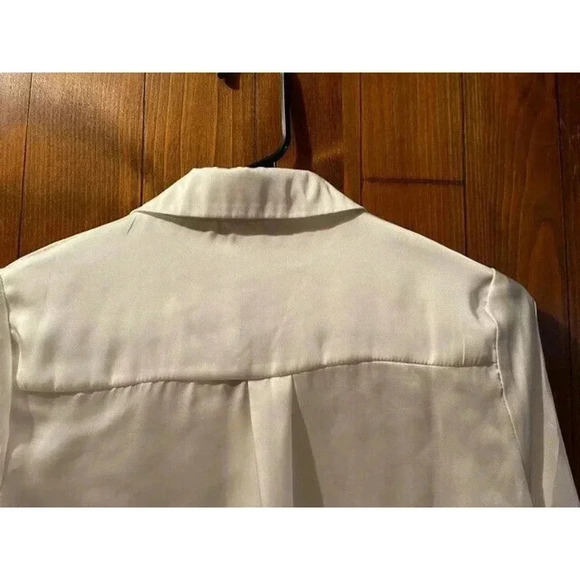 FOREVER 21 SMALL WHITE TOP W/BUTTONS - Picture 4 of 4